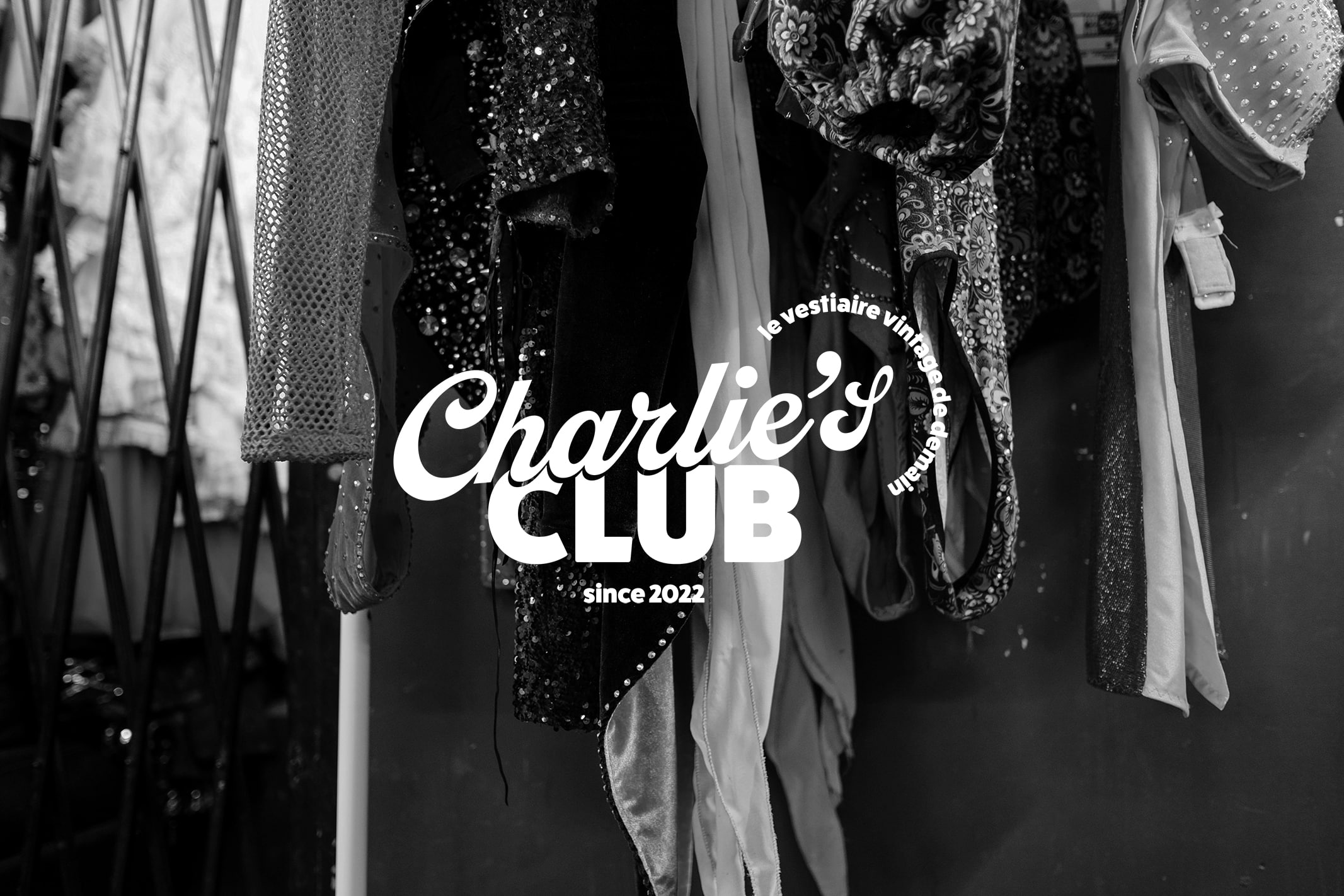 Identité visuelle Charlie’s Club – marque de vêtements vintage upcyclés, logo coloré et supports imprimés par le studio Rhoedaé